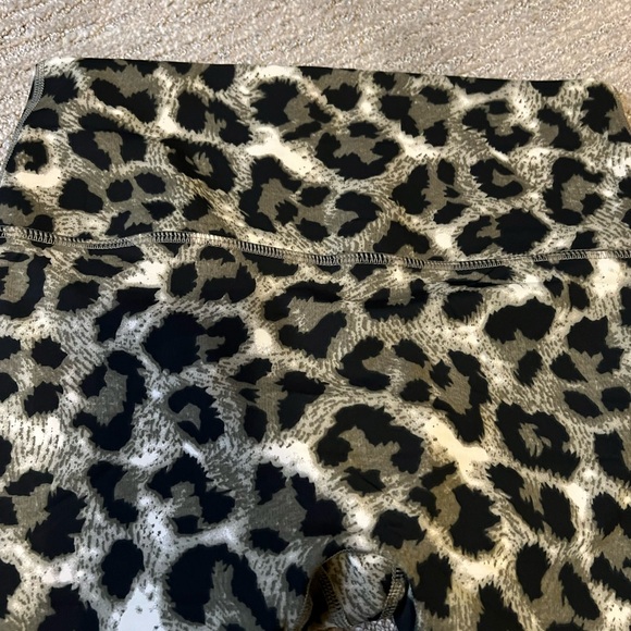 NWOT: Zenana boutique compression biker shorts W: is 12 unstretched - Picture 3 of 4